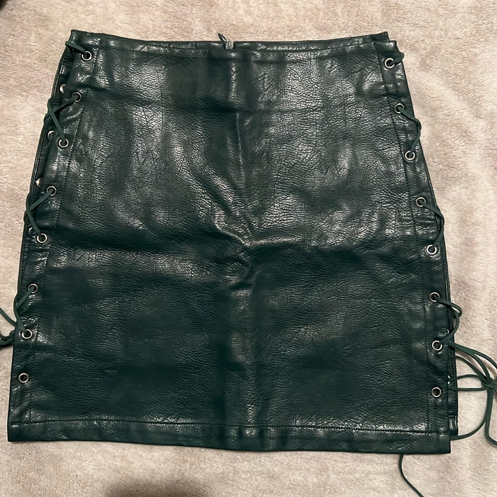 NWOT Evie LF Tie Up Skirt & Velvet Bandeau - Picture 3 of 7